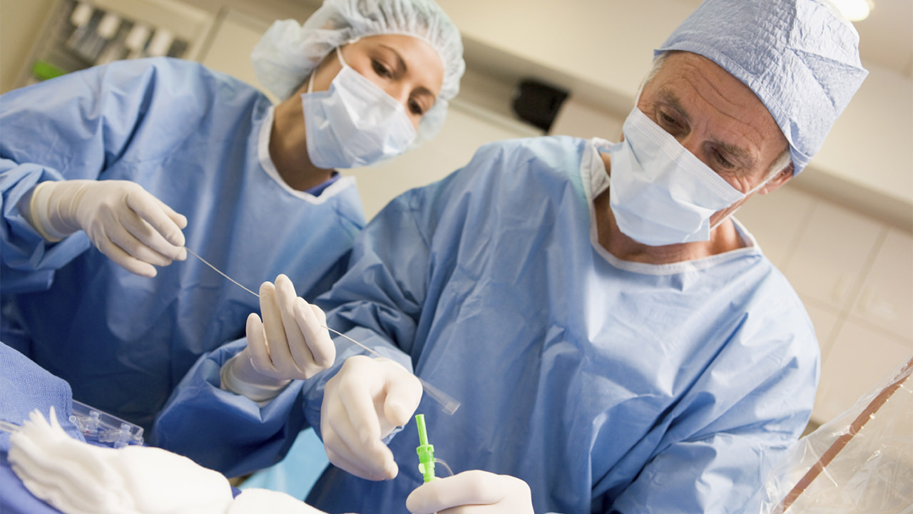 Surgeon uses pressure sensor on guidwire Product design and commercialization, medical, MEMS pressure sensor on the end of a guidewire in healthcare